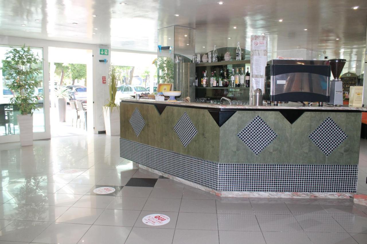 Hotel Vernel Rimini Exterior photo