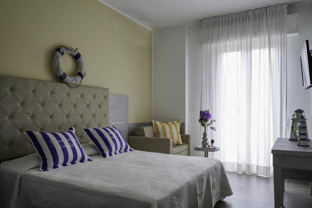 Hotel Vernel Rimini Exterior photo