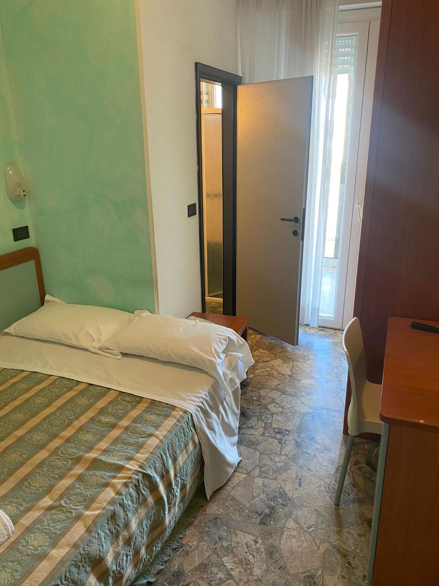 Hotel Vernel Rimini Exterior photo