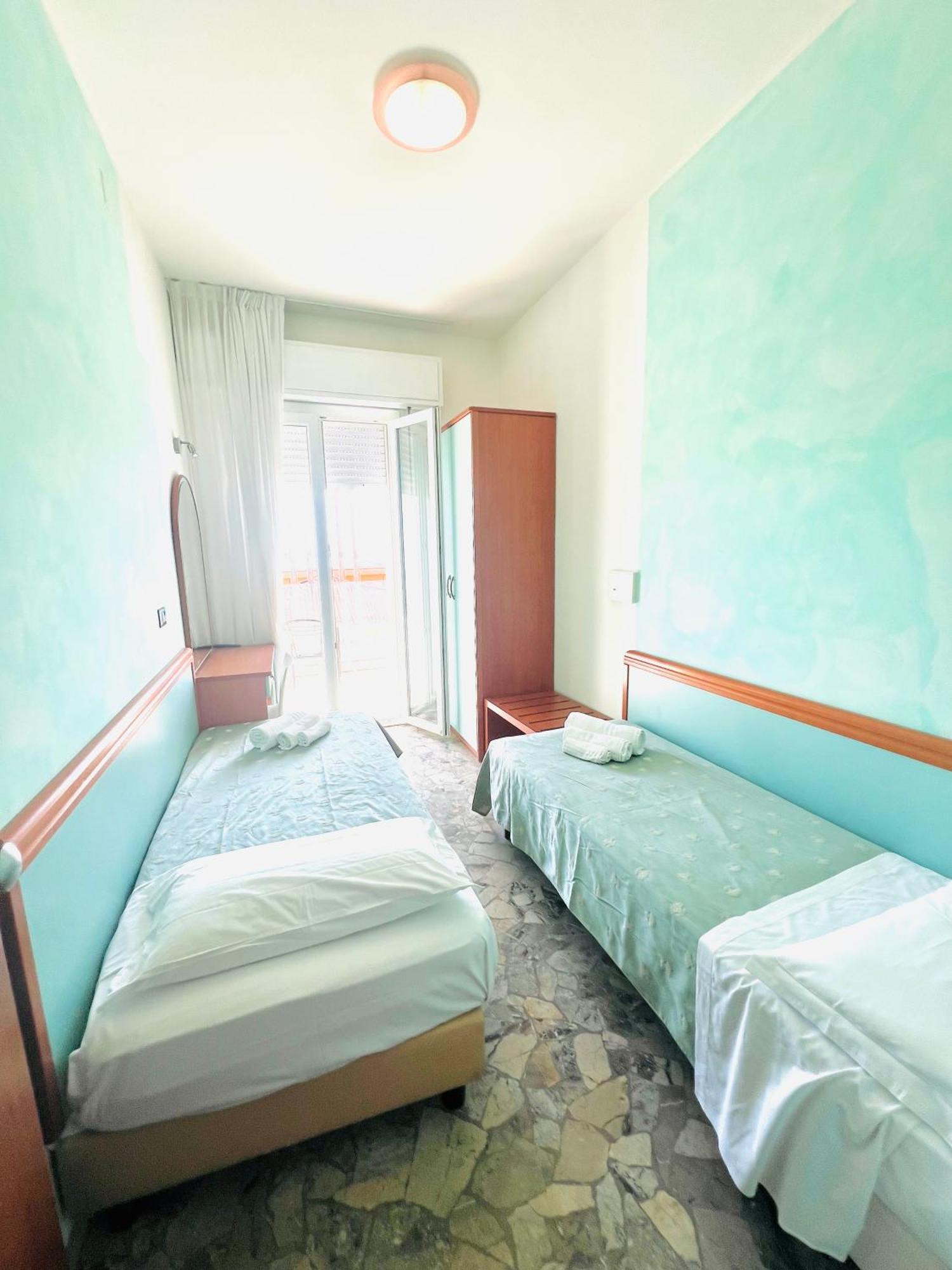 Hotel Vernel Rimini Exterior photo