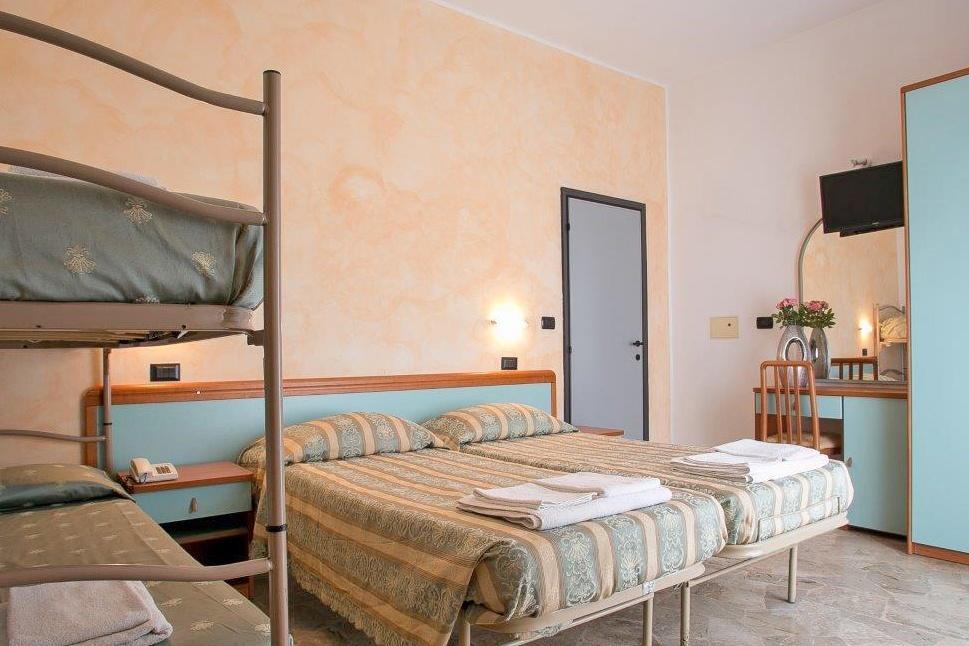 Hotel Vernel Rimini Exterior photo