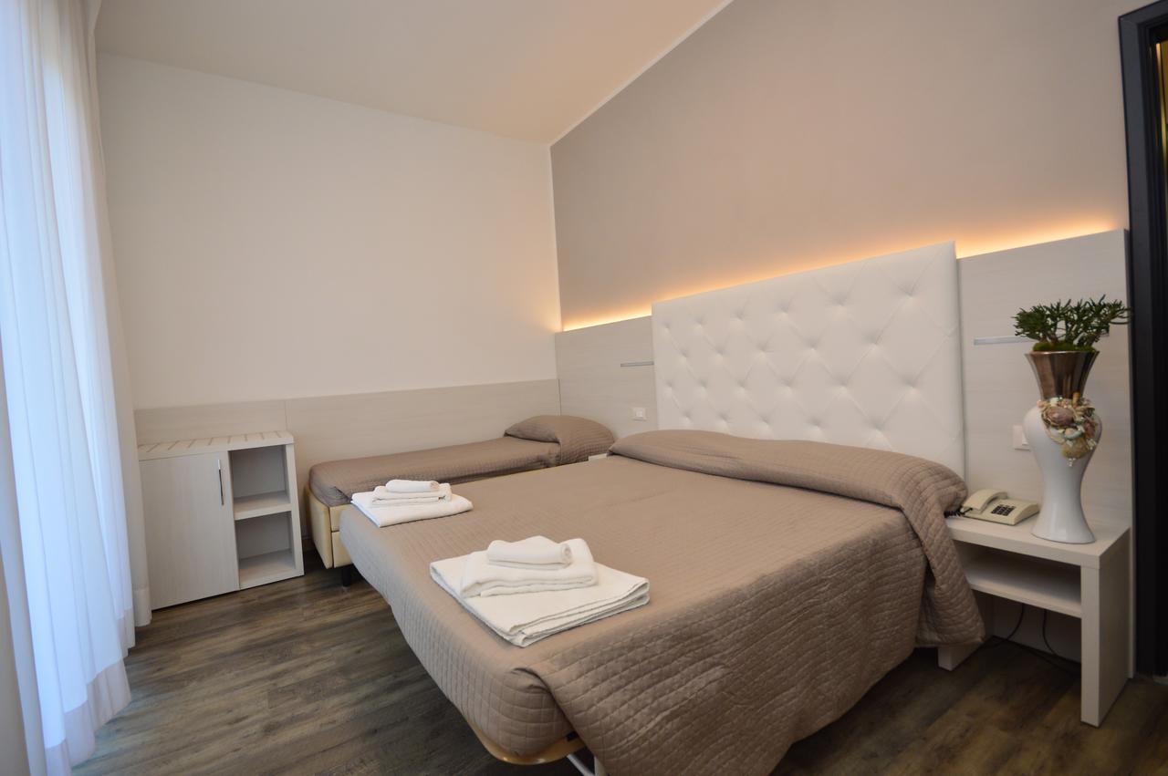Hotel Vernel Rimini Exterior photo