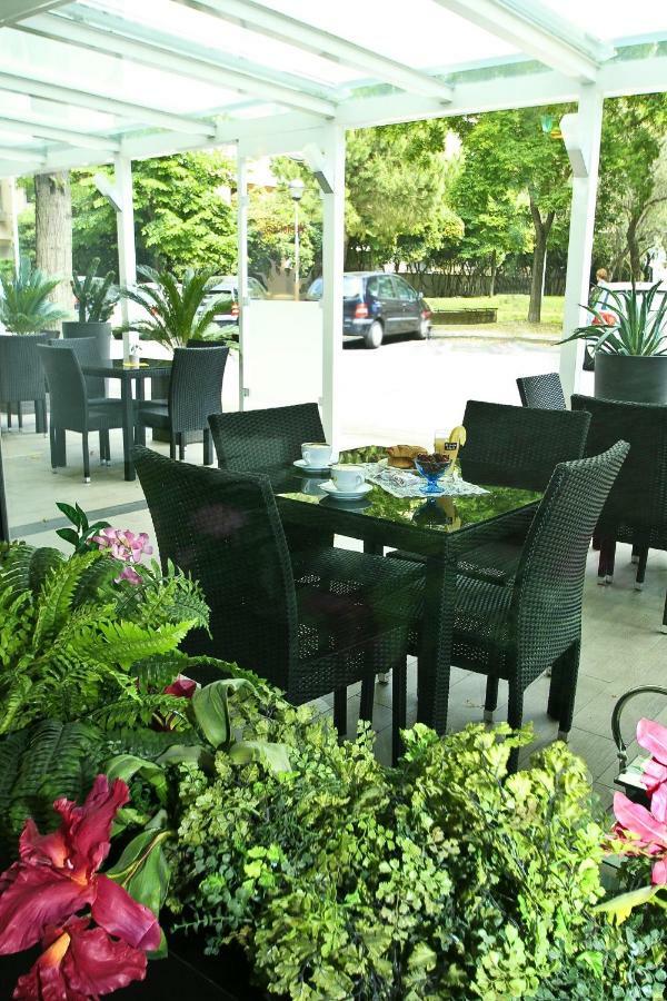 Hotel Vernel Rimini Exterior photo