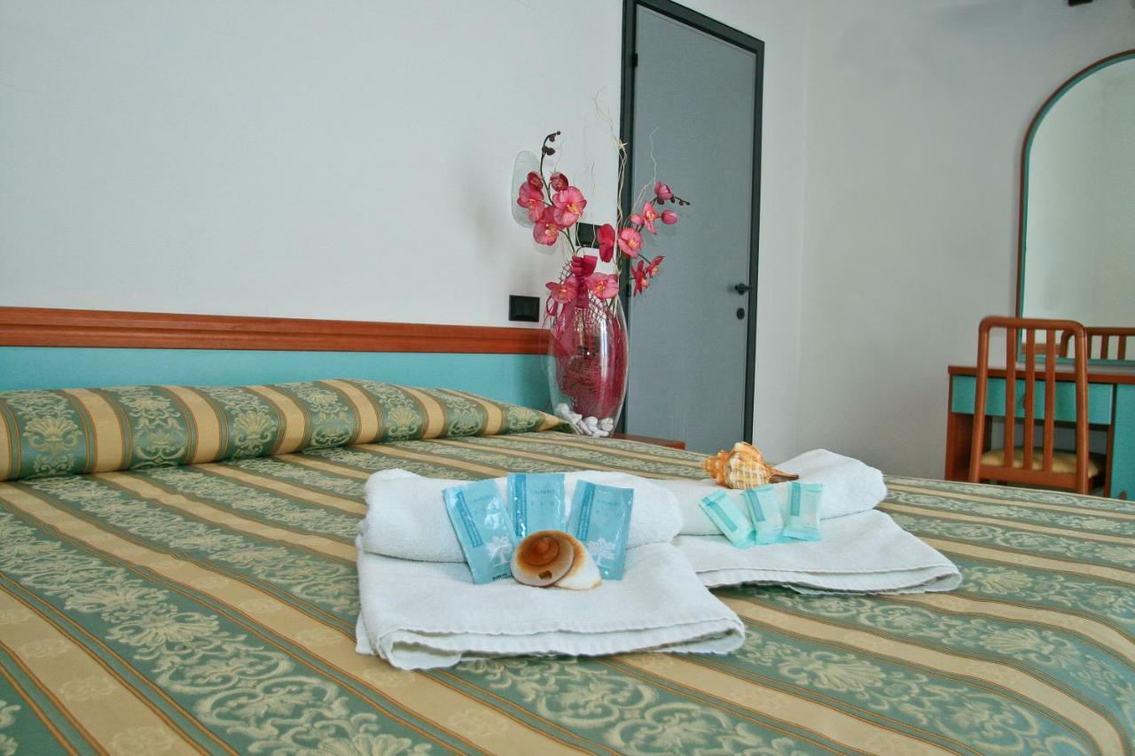 Hotel Vernel Rimini Exterior photo