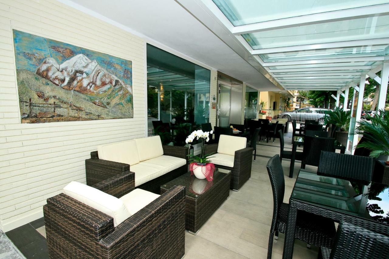 Hotel Vernel Rimini Exterior photo