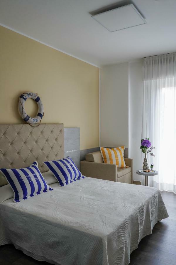 Hotel Vernel Rimini Exterior photo